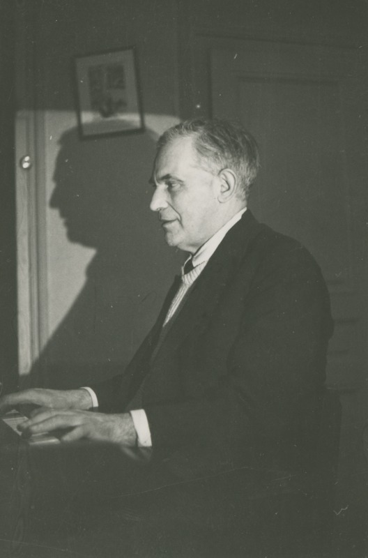 Walther Hirschberg am Klavier ca. 1954