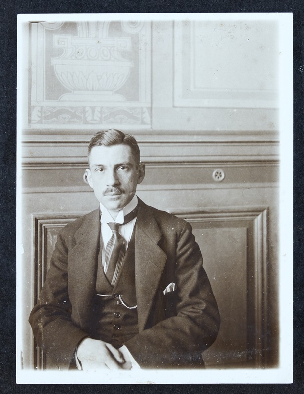 Rudolf Majut als junger Lehrer, undatiert