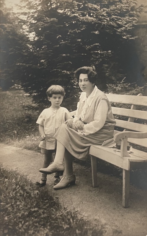 Rachel Wischnitzer mit Sohn Leonard